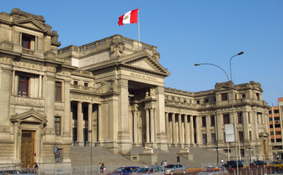 Auswandern nach Peru: Politik