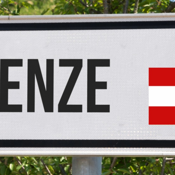 Border sign labeled “Grenze” with arrow and German and Swiss flags, symbol for customs in Switzerland