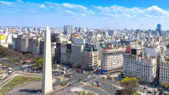 Obelisk von Buenos Aires – Auswandern nach Argentinien und Volkswirtschaft
