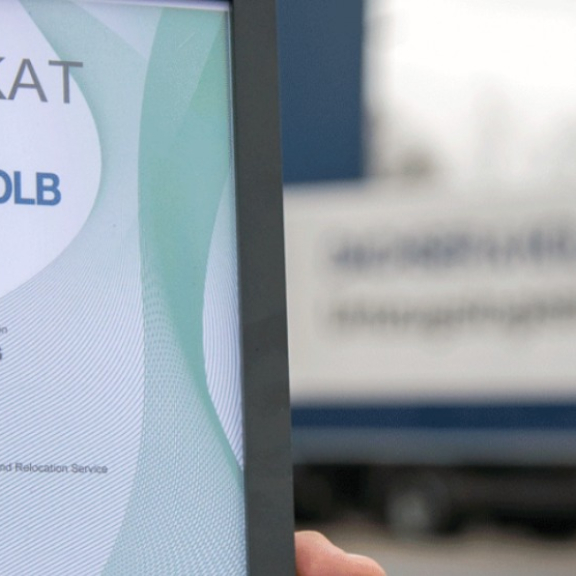 Das offizielle DEKRA ISO 9001 Zertifikat von DACHSER & KOLB als Nachweis für auditfähiges Qualitätsmanagement im Firmenumzug.