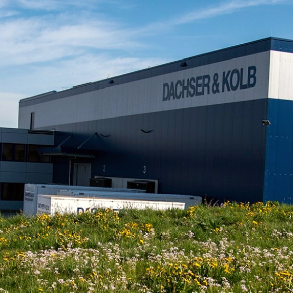Das moderne und freundliche Firmengebäude von DACHSER & KOLB in Kempten im Allgäu für das professionelle Unternehmensprofil im B2B-Bereich.